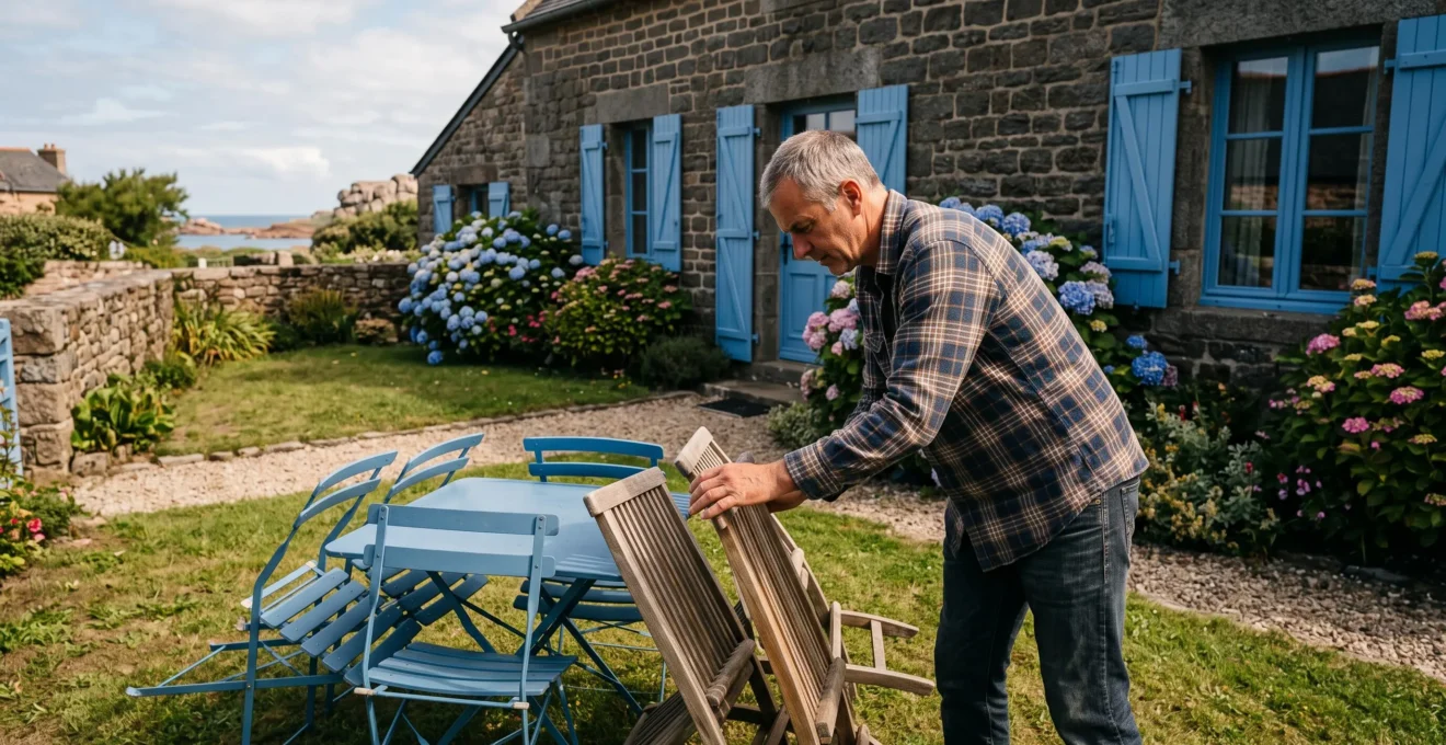 Propriétaire vérifiant le mobilier de jardin d'une maison de location saisonnière à Perros-Guirec avant l'arrivée de vacanciers.